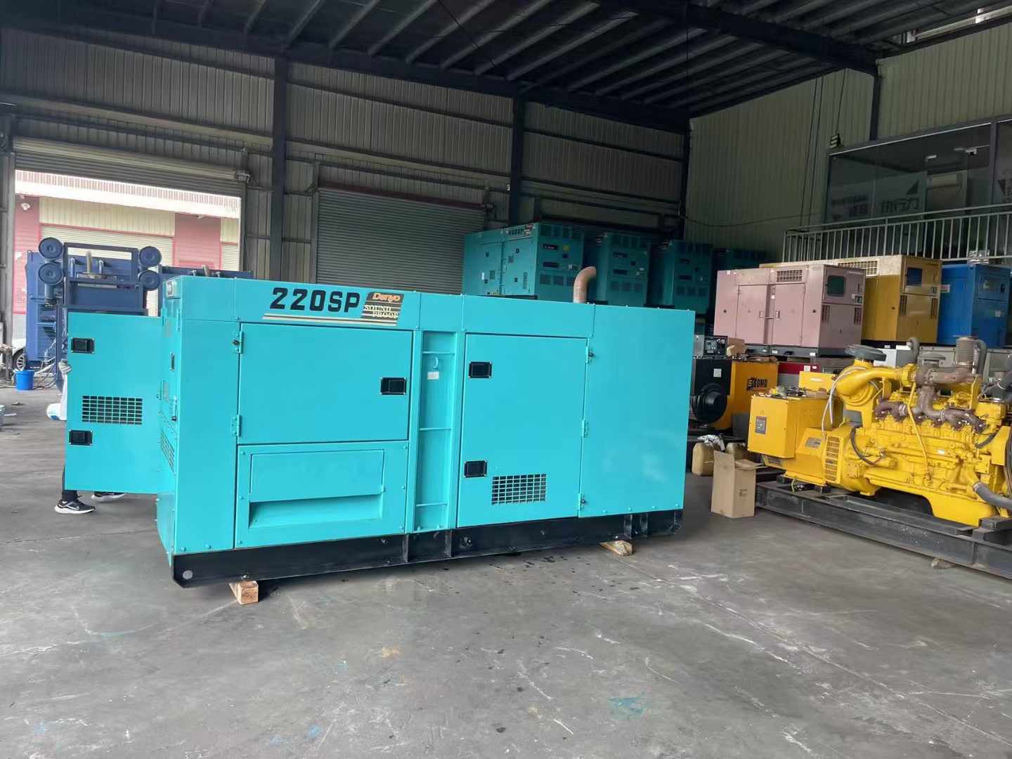 石棉800kW 柴油发电机的输出电流波动范围是多少?