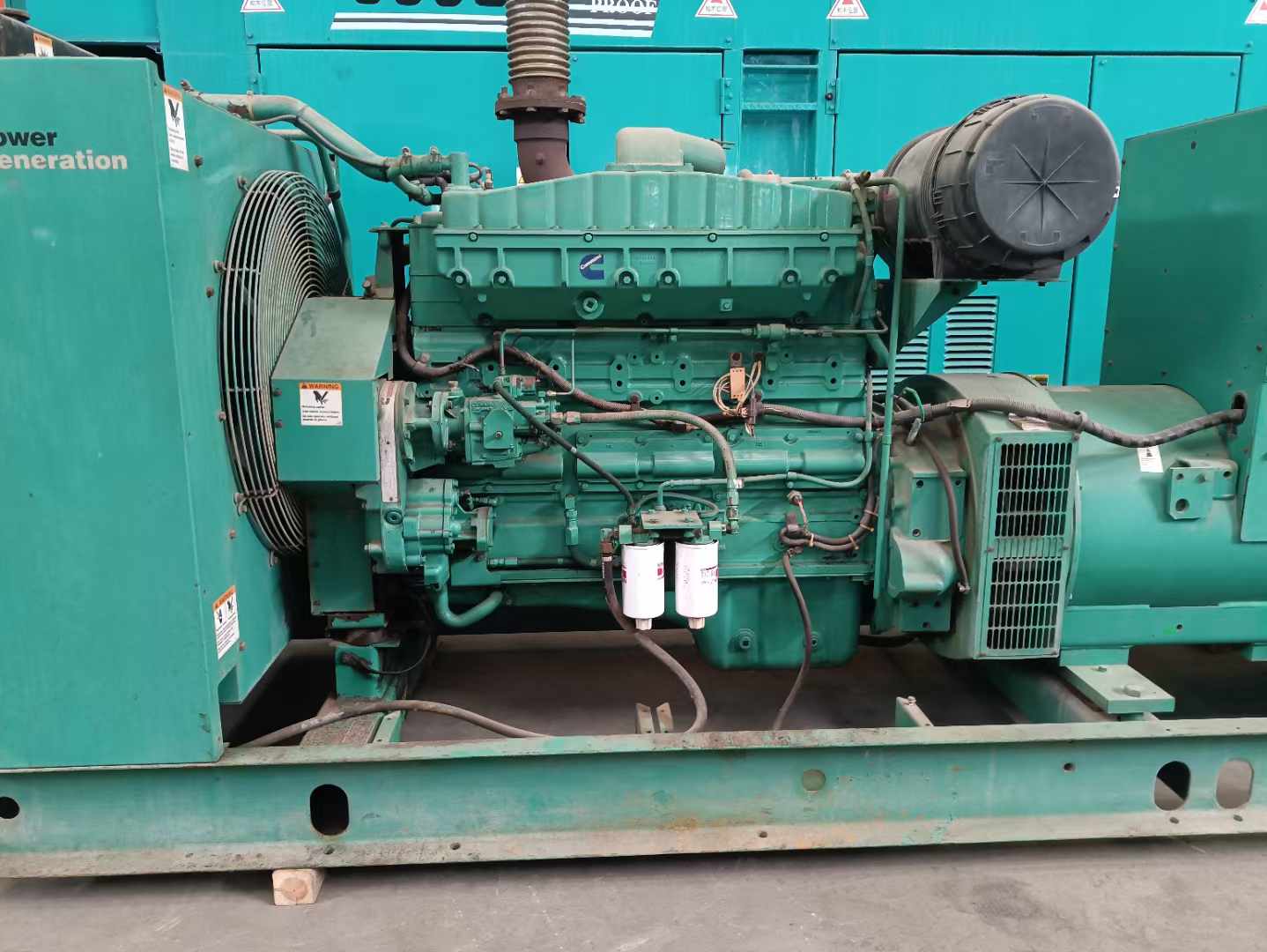 石棉过载会对 600kW 柴油发电机组造成哪些损害?